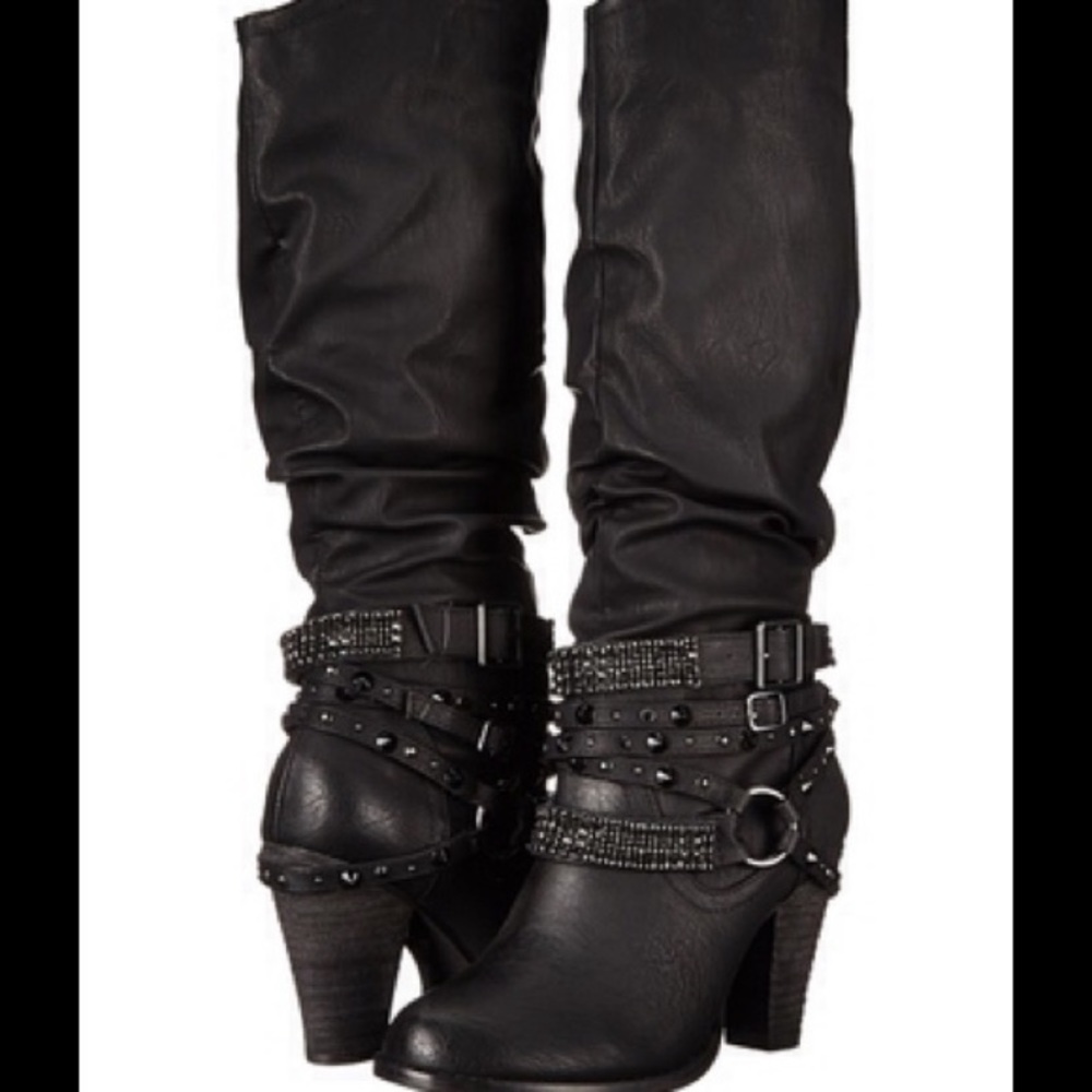 Black boot from buckle